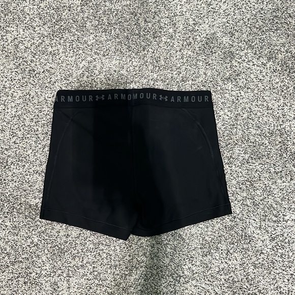 Under Armour Compression Heat Gear shorts. Size medium - Picture 2 of 2